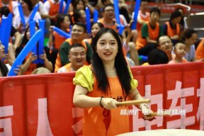 多米体育官网JackeyLove迎来三赛季出色发挥，雄鹿观众热烈欢呼！观众掌声雷动(jackeylove2021)